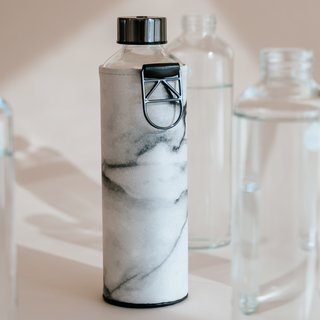 Equa Mismatch Stone Trinkflasche aus Glas 750 ml mit Kunstlederhlle bedruckt